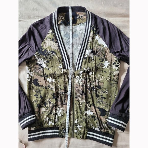 NWOT Camo/Black Rayon Bomber Jacket (XS) - Picture 5 of 9